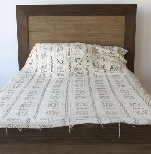 Konta White Mali Mudcloth Queen Blanket.